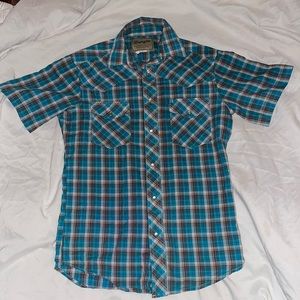 Mens small snap down shirt. Short sleeved